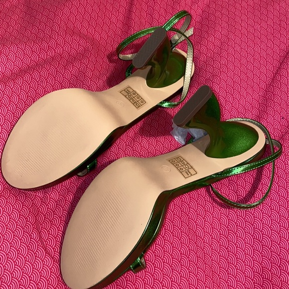 A beautiful pair of green spiral heels, easy to walk in & great for any occasion - Picture 4 of 6